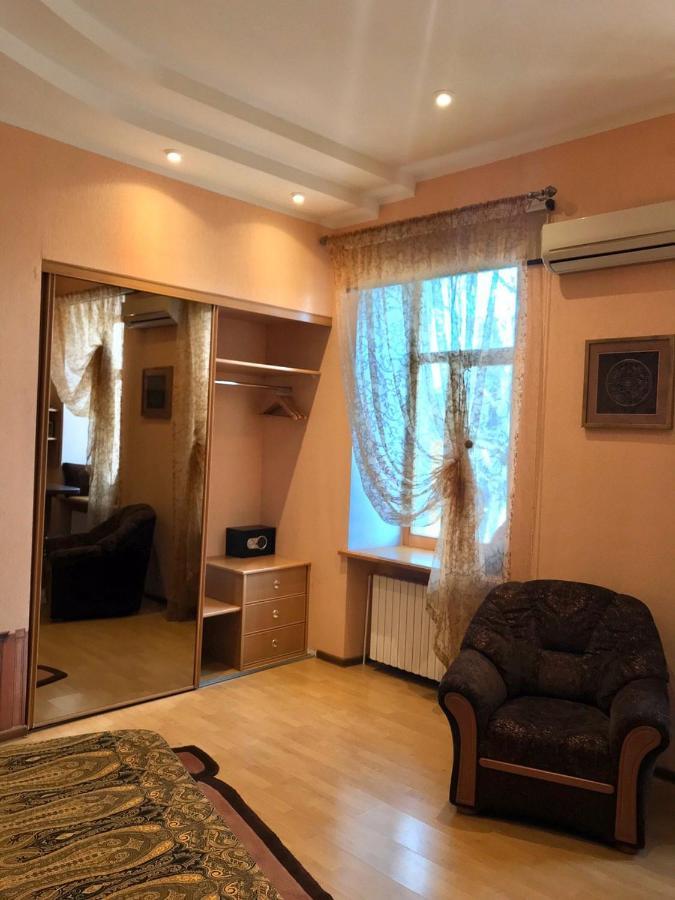 Mini-Hotel In The Very Heart Of Odessa Exterior foto